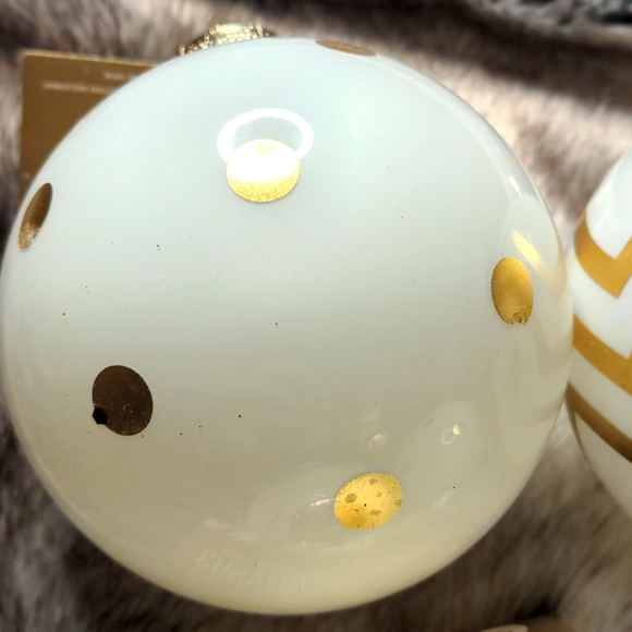 XL Glass Balls, Gold on White Glass - Picture 4 of 6